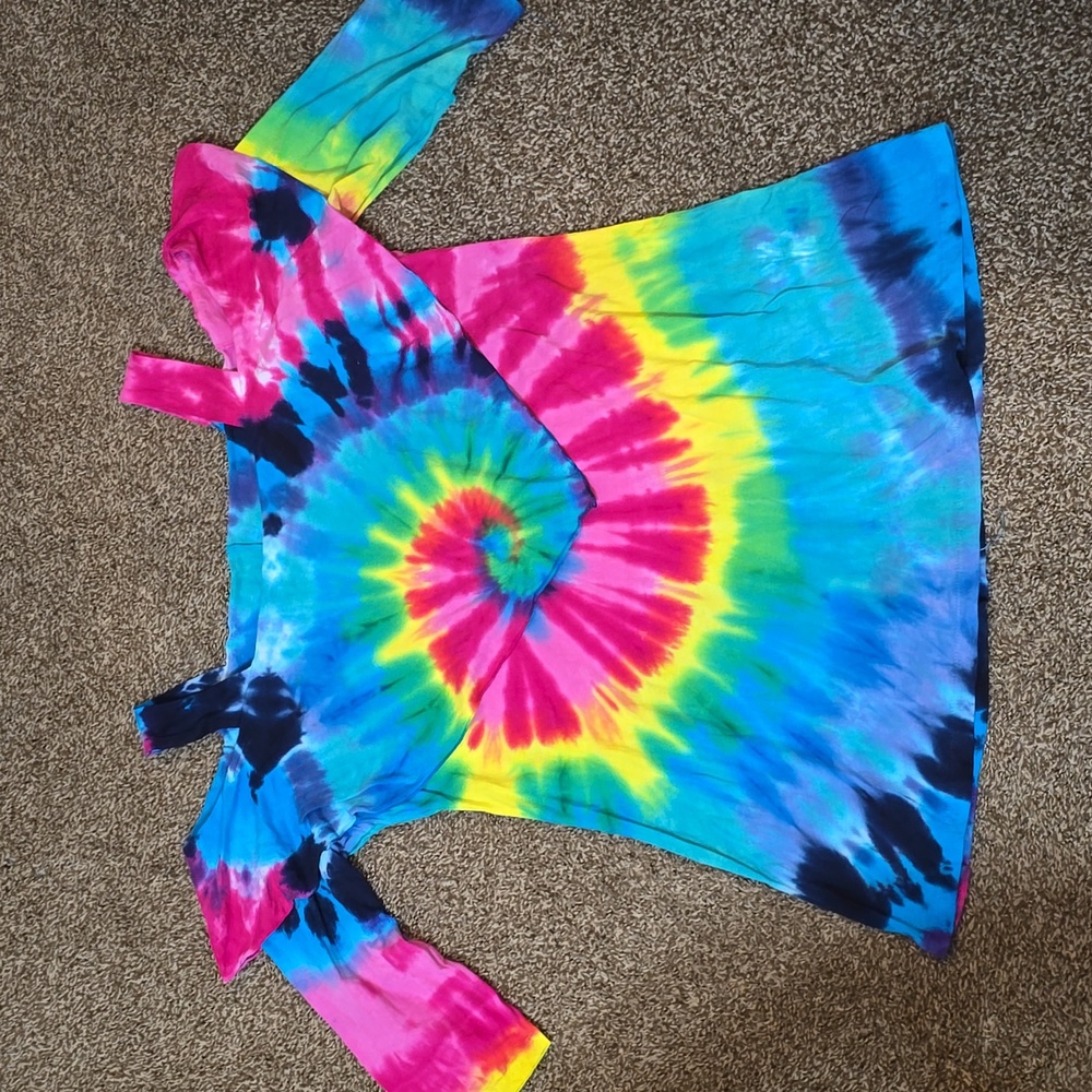 Cold shoulder tye dye